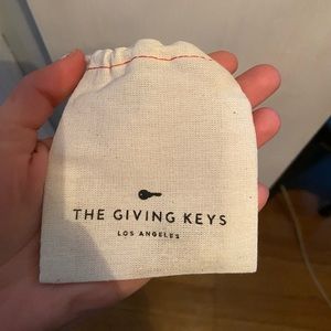 The giving keys necklace 🤍